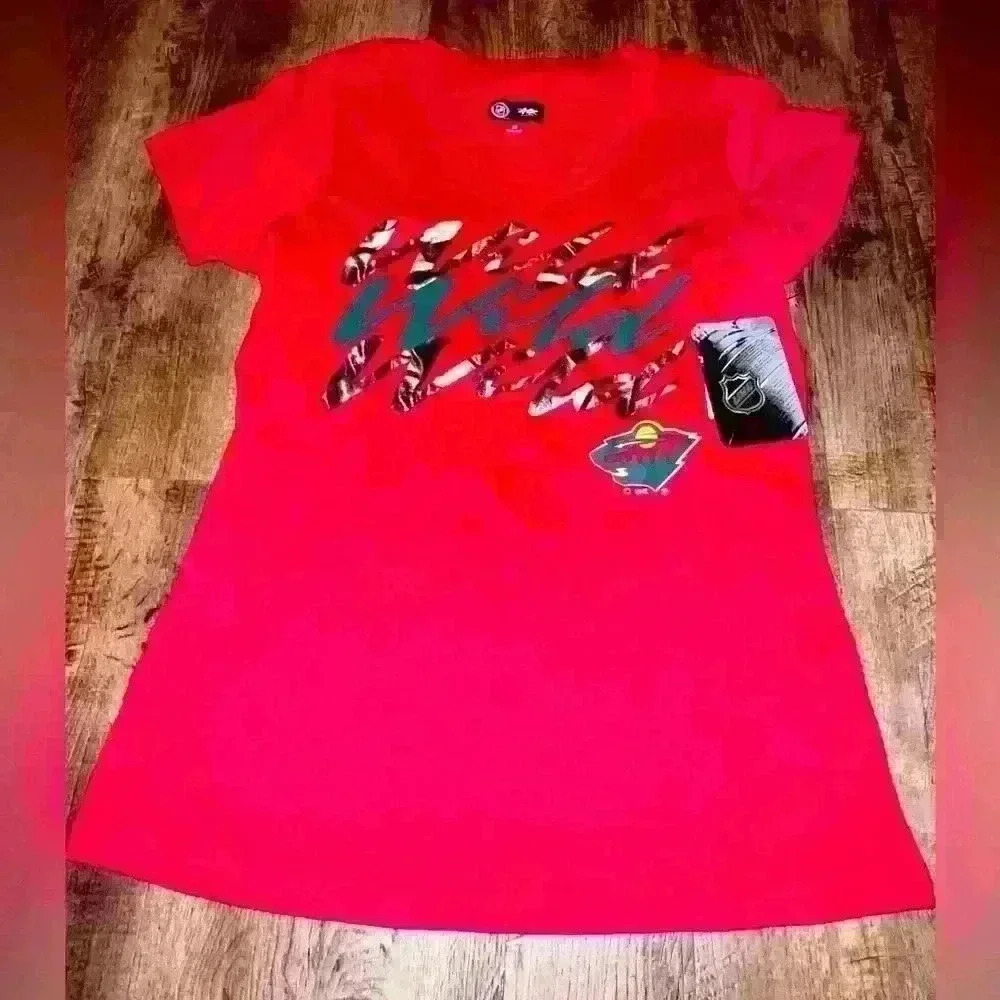 BNWT Minnesota Wild women’s red logo short sleeve